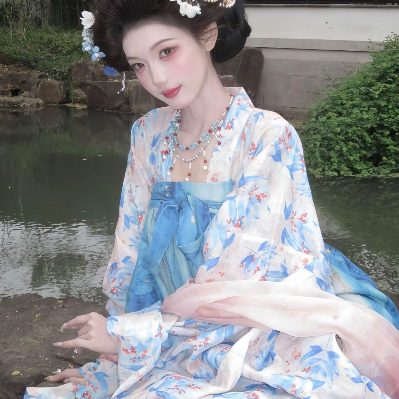 Set two piese albastru deschis, inspirat de hanfu, pentru femei: top cu mâneci largi până la piept și fustă brodată cu motive florale, primăvară-vară, stil chinezesc, Tang-stil