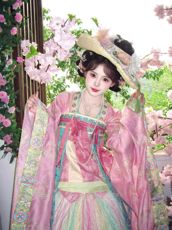 Hanfu în stil Tang, cu două moduri de purtare, panouri brodate flotante, lungime până la talie și până la bust, set de patru piese, construcție robustă