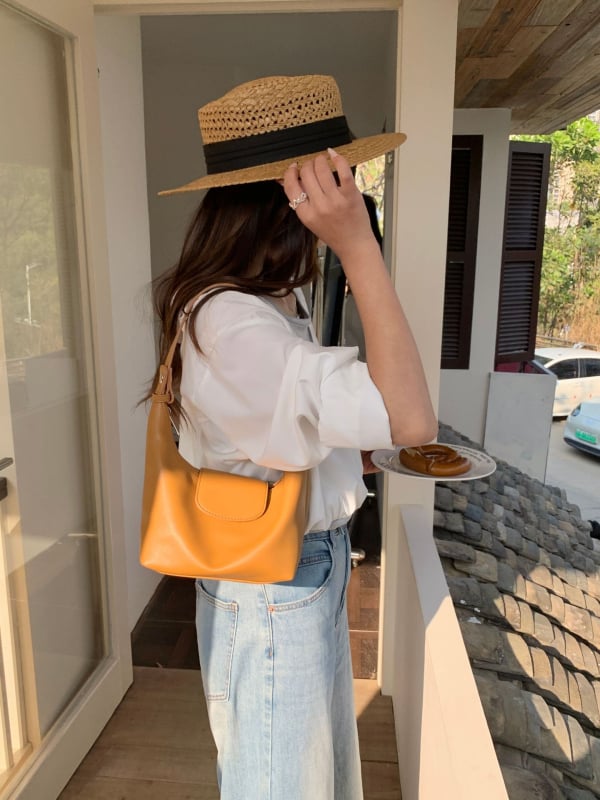 Geantă crossbody pentru femei 2026, ușoară și mică, stilată și simplă, piele PU