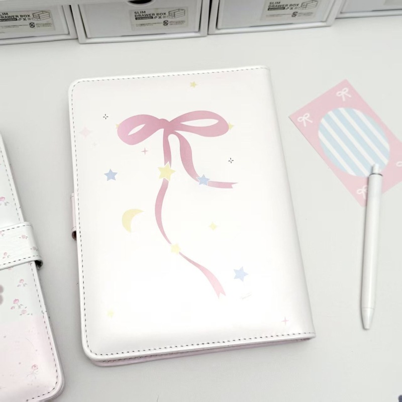 Album foto și carduri cu fereastră transparentă și funda, 3 inch, legare cu foi detașabile, spațiu mare pentru carduri