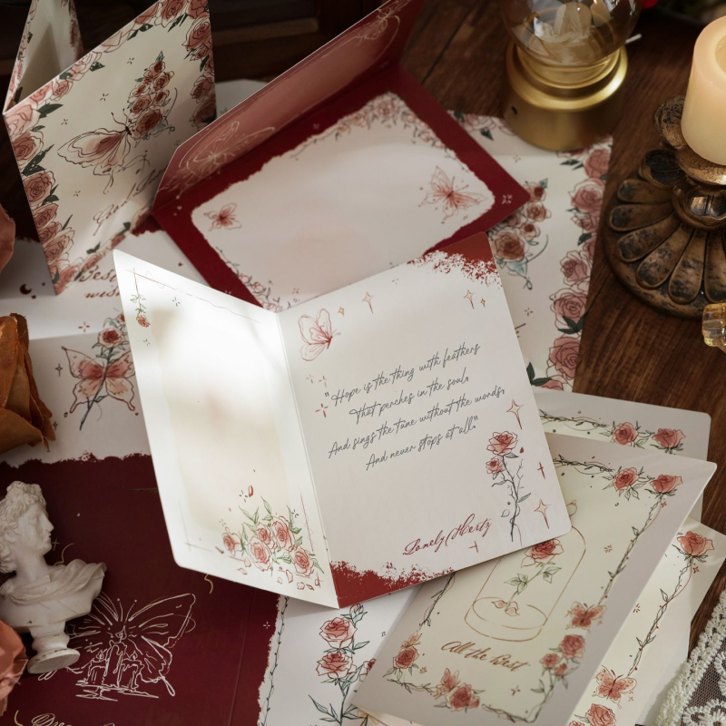Felicitare cu fluture și trandafir, plic inclus — eleganță premium, stil minimalist, scrisoare scrisă de mână, declarație de dragoste, estetică romantică cu motiv de copac