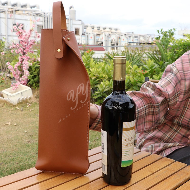 Geantă cadou din piele pentru sticlă de vin sau șampanie, cu mâner