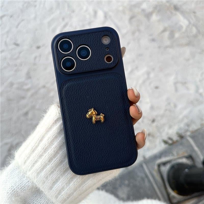 Husă roșie din piele artificială cu temă ponei pentru iPhone 17 Pro Max, protecție completă, compatibilă cu iPhone 15 și 16