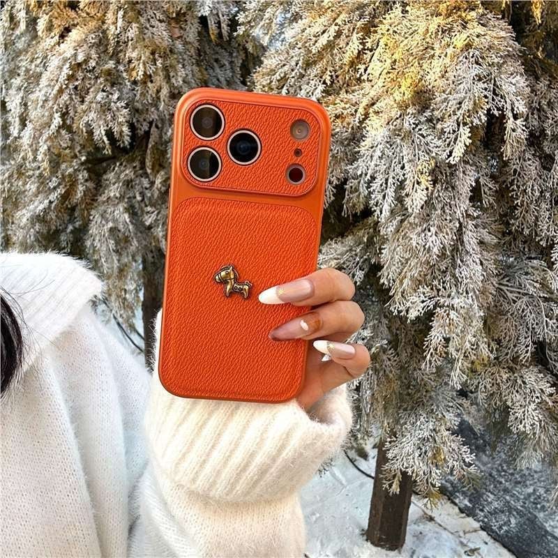 Husă roșie din piele artificială cu temă ponei pentru iPhone 17 Pro Max, protecție completă, compatibilă cu iPhone 15 și 16