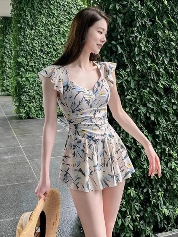 Costum de baie întreg pentru femei – design simplu, modest; uni sau floral; poliester; cu bureți la bust; fără mâneci