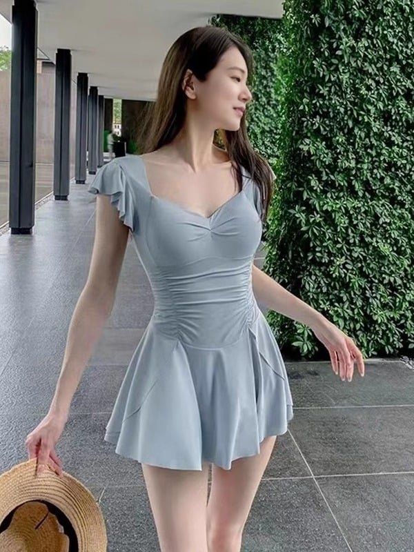 Costum de baie întreg pentru femei – design simplu, modest; uni sau floral; poliester; cu bureți la bust; fără mâneci
