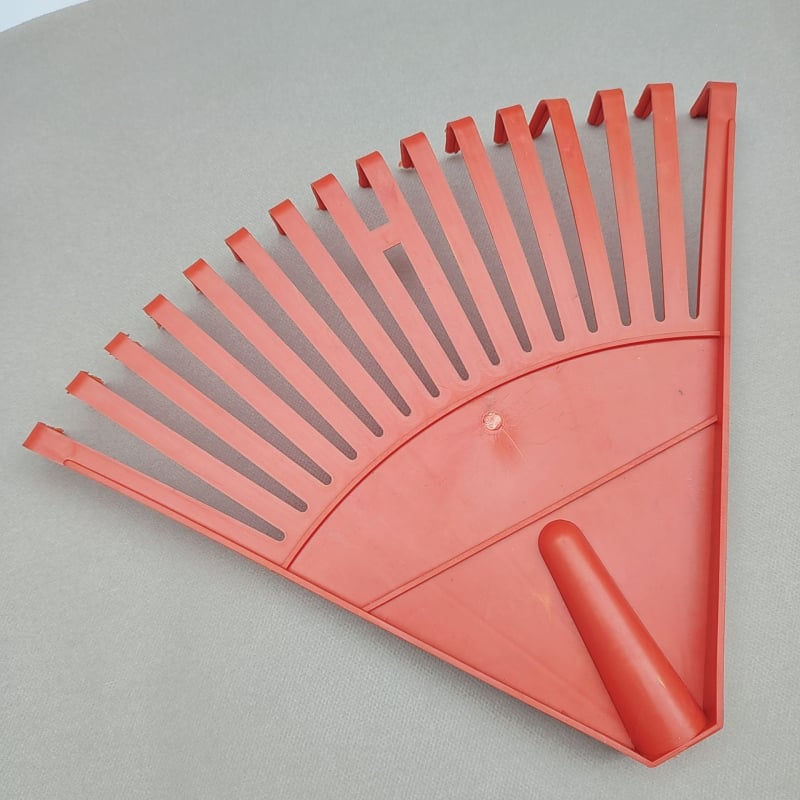 Grebă de iarbă din plastic, 16 dinți, mâner lung, pentru curățarea frunzelor și resturilor