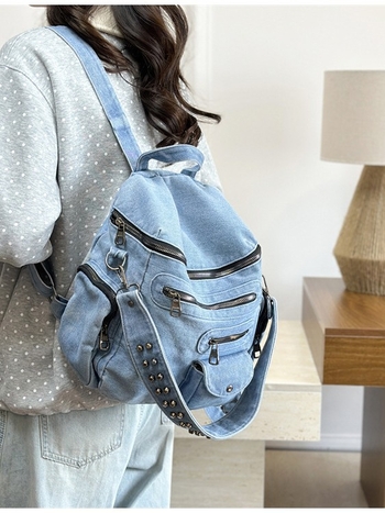 Rucsac din denim cu ținte metalice, versatil pentru studenți, capacitate 20–35 L, compatibil cu laptop de 15 inchi, curele respirabile