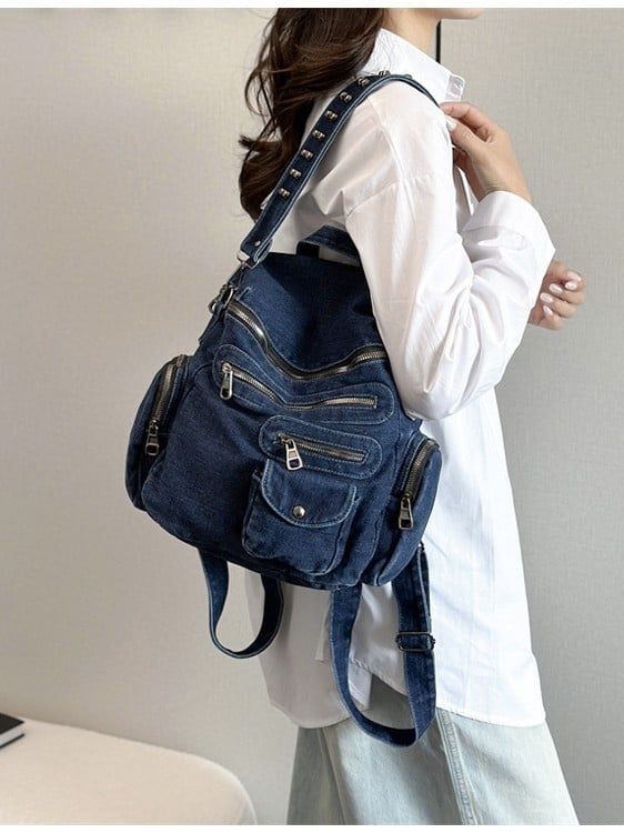 Rucsac din denim cu ținte metalice, versatil pentru studenți, capacitate 20–35 L, compatibil cu laptop de 15 inchi, curele respirabile