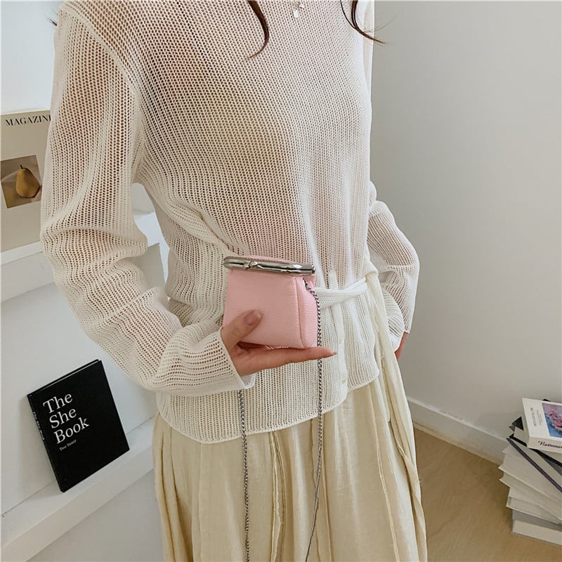 Geantă mini crossbody cu lanț și cataramă, stil cutie PU, căptușeală din nylon, buzunar pentru monede și cosmetic, vara 2026