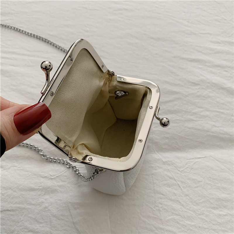 Geantă mini crossbody cu lanț și cataramă, stil cutie PU, căptușeală din nylon, buzunar pentru monede și cosmetic, vara 2026