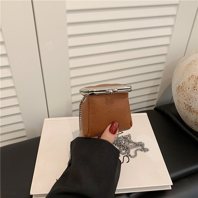 Geantă mini crossbody cu lanț și cataramă, stil cutie PU, căptușeală din nylon, buzunar pentru monede și cosmetic, vara 2026