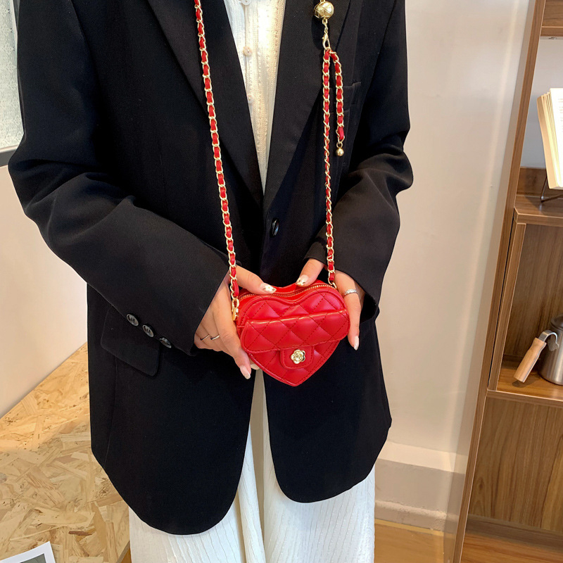 Geantă de damă mică, în formă de inimă, cu lanț crossbody, pentru ținute zilnice