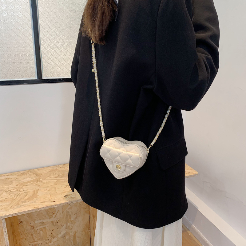 Geantă de damă mică, în formă de inimă, cu lanț crossbody, pentru ținute zilnice