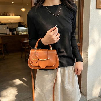 Geantă de damă tip șa de cal, cu o singură curea, 2026 model nou, culoare solidă, inspirată de Chanel, geantă crossbody pe umăr