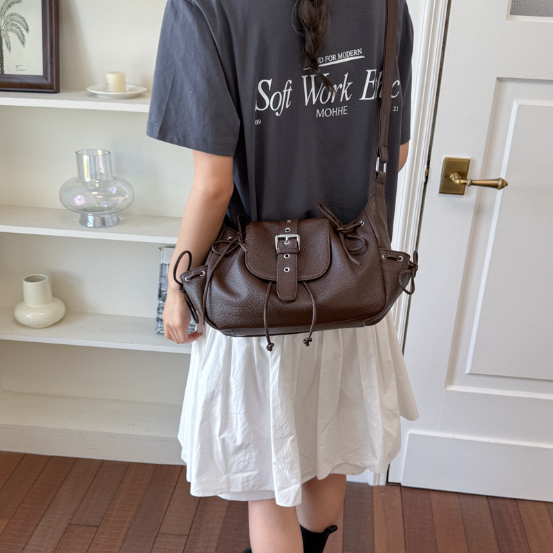 Geantă mare din piele PU, în formă de șa, pentru femei, crossbody, design urban minimalist, închidere cu fermoar