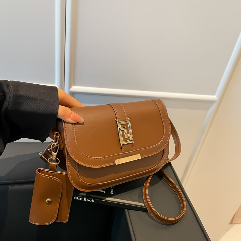 Geantă de damă din PU, pentru naveta zilnică, mică, crossbody cu capac, formă pătrată orizontală, vară 2025