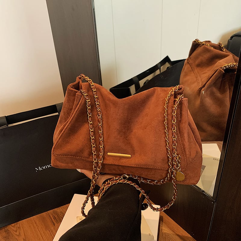 Geantă crossbody din velur cu lanț, mărime medie, toamnă-iarnă 2025