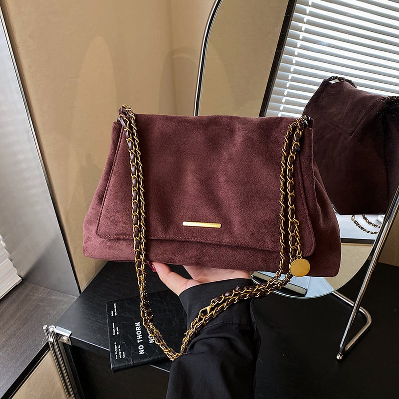 Geantă crossbody din velur cu lanț, mărime medie, toamnă-iarnă 2025