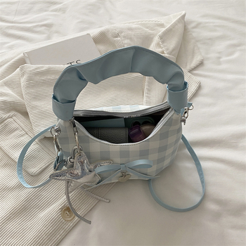 Geantă crossbody mini pentru femei, carouri, modă 2026, lanț, textură plisată în nuanțe de nor