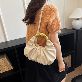 Geantă de mână cu pliuri în formă de nor pentru femei, geantă mini cu accesorii metalice neconvenționale, design minimalist de înaltă calitate