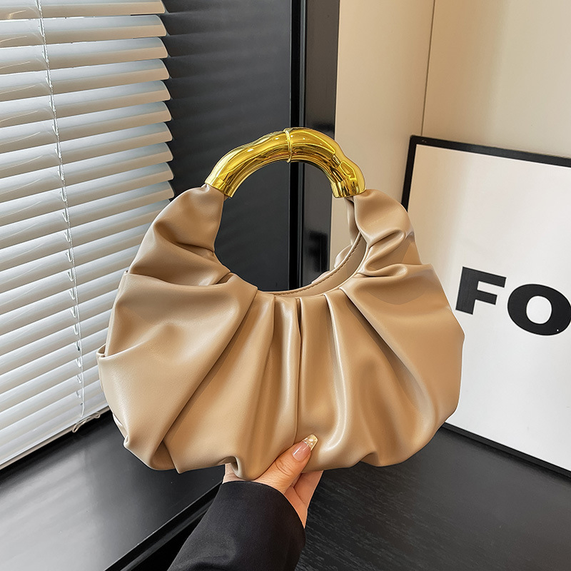 Geantă de mână cu pliuri în formă de nor pentru femei, geantă mini cu accesorii metalice neconvenționale, design minimalist de înaltă calitate