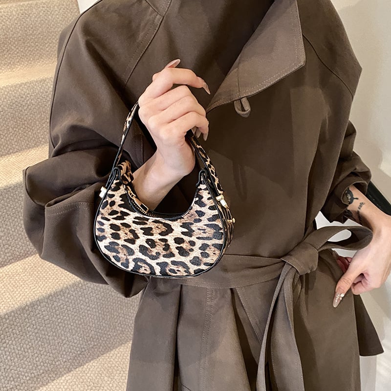 Geantă mini cu imprimeu leopard în formă de semilună pentru femei, nou model 2026, geantă de mână versatilă, cu design texturat în blocuri de culoare