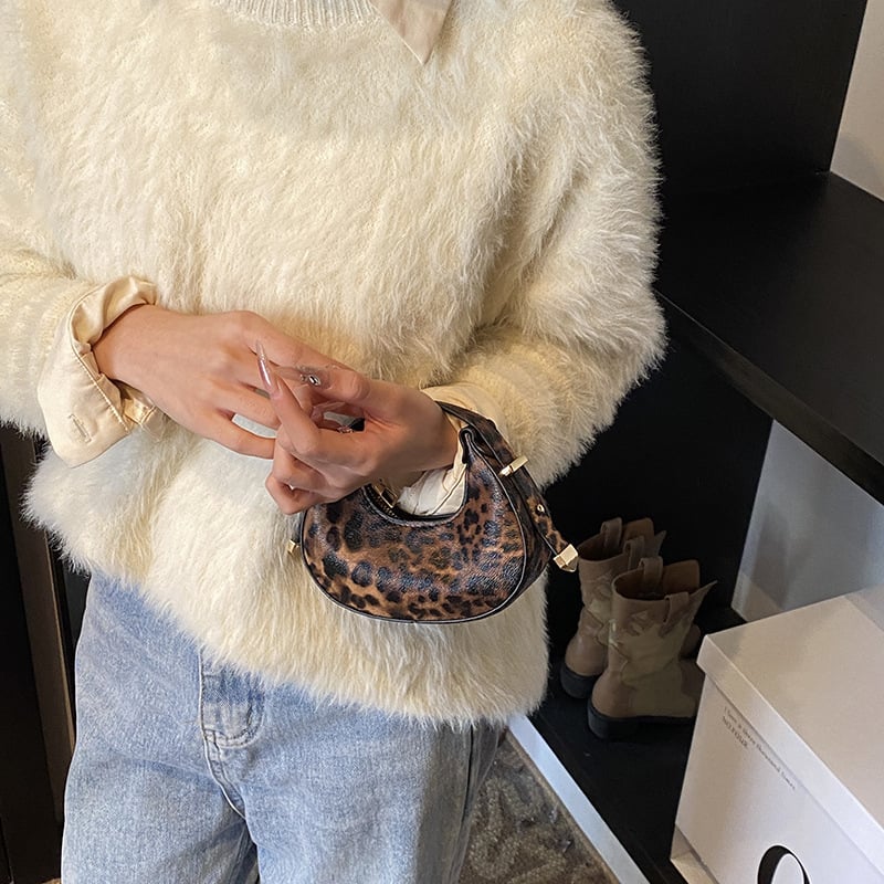 Geantă mini cu imprimeu leopard în formă de semilună pentru femei, nou model 2026, geantă de mână versatilă, cu design texturat în blocuri de culoare