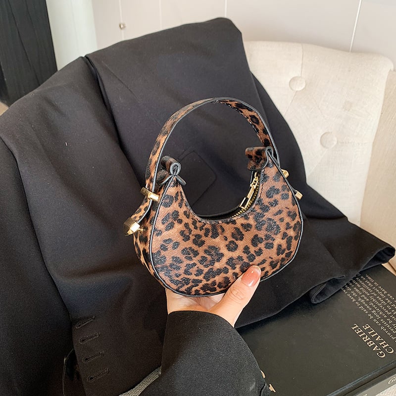 Geantă mini cu imprimeu leopard în formă de semilună pentru femei, nou model 2026, geantă de mână versatilă, cu design texturat în blocuri de culoare
