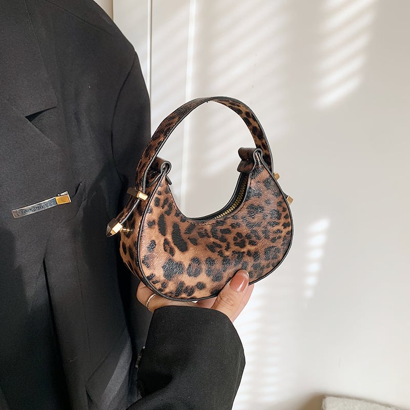 Geantă mini cu imprimeu leopard în formă de semilună pentru femei, nou model 2026, geantă de mână versatilă, cu design texturat în blocuri de culoare