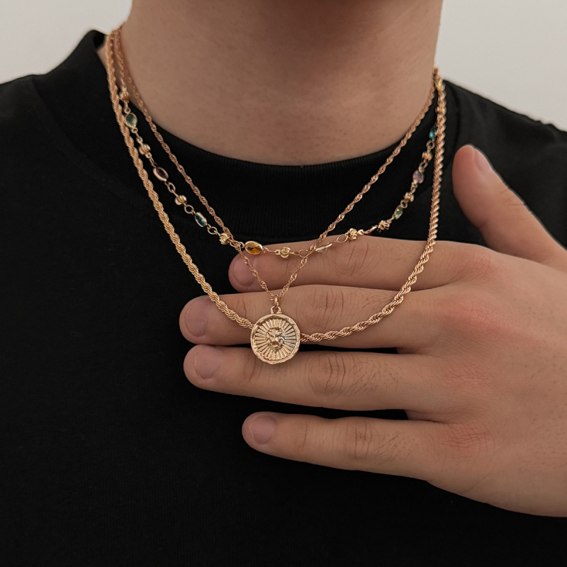 Colier bărbătesc vintage, ton auriu, trei straturi, lanț torsionat, cu pietre colorate și diamante pavé, motiv soare