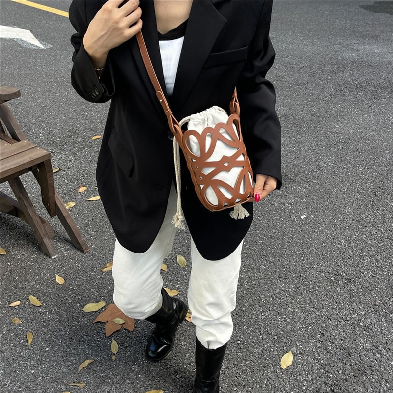 Geantă crossbody pentru telefon, decupată, stil coreean retro, design de nișă, cu ciucuri