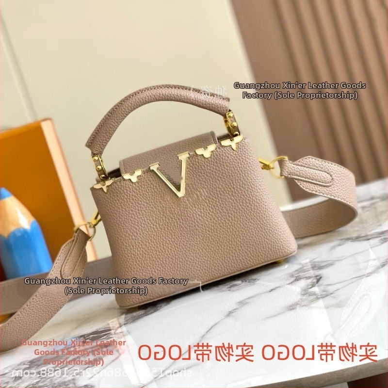 Dámska crossbody kabelka z pravej kože s kvetinovým vzorom Capucines