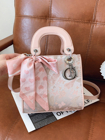 Geantă de damă cu broderie în stil chinezesc, finisaj premium, design inspirat de Prințesa Diana, versatilă cu curea de umăr și crossbody, mărime medie, primăvara 2026