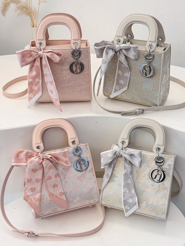 Geantă de damă cu broderie în stil chinezesc, finisaj premium, design inspirat de Prințesa Diana, versatilă cu curea de umăr și crossbody, mărime medie, primăvara 2026