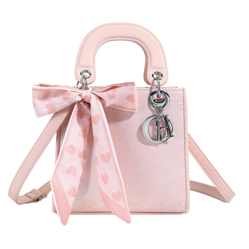 Geantă de damă cu broderie în stil chinezesc, finisaj premium, design inspirat de Prințesa Diana, versatilă cu curea de umăr și crossbody, mărime medie, primăvara 2026