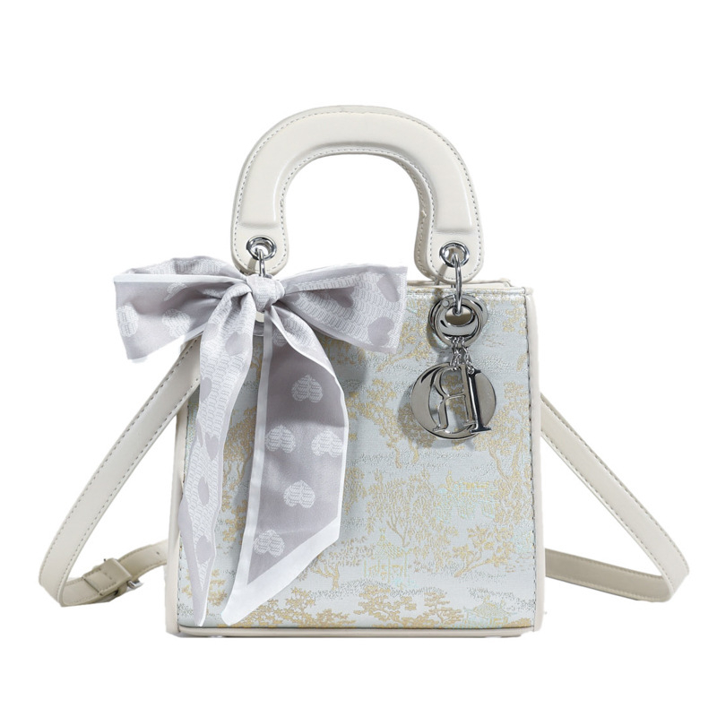 Geantă de damă cu broderie în stil chinezesc, finisaj premium, design inspirat de Prințesa Diana, versatilă cu curea de umăr și crossbody, mărime medie, primăvara 2026