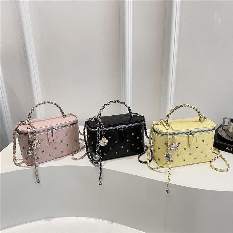 Geantă bucket cu lanț, croi quilt, stil tweed, vară 2025, mică și elegantă, pentru umăr