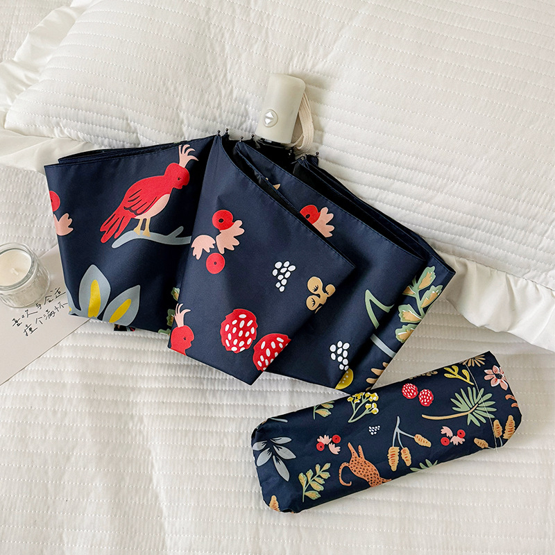 Umbrelă automată pliabilă cu trei secțiuni, imprimeu floral bleumarin, design compact tip capsulă de buzunar, protecție UV UPF50+