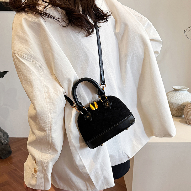 Geantă de damă premium, model 2025, quilt nou în rombi, geantă crossbody cu formă de scoică, PU velur