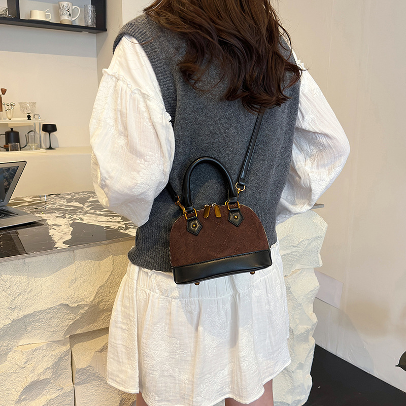 Geantă de damă premium, model 2025, quilt nou în rombi, geantă crossbody cu formă de scoică, PU velur
