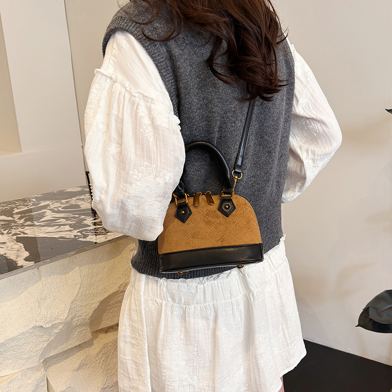 Geantă de damă premium, model 2025, quilt nou în rombi, geantă crossbody cu formă de scoică, PU velur