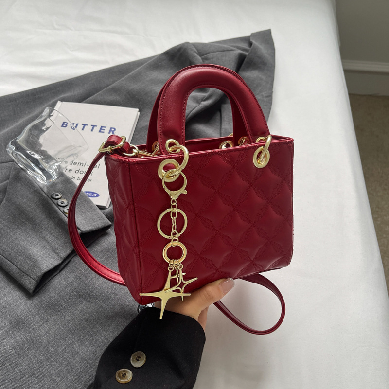 Geantă mică din PU pentru femei, cu curea de umăr și crossbody, 2025 colecție nouă, broderie chic, geantă versatilă pentru zi cu zi, în stil Diana