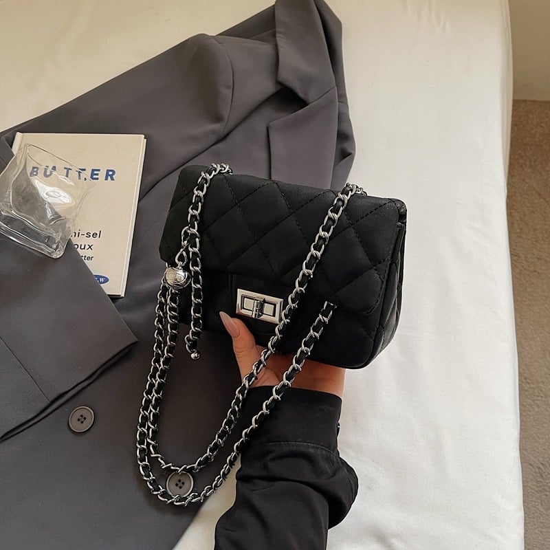 Geantă quilted cu lanț inspirată de Chanel pentru femei, mini geantă de umăr crossbody, senzație de lux, versatilă și la modă