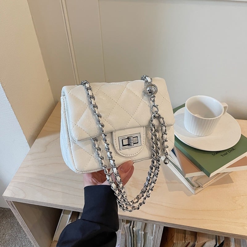 Geantă quilted cu lanț inspirată de Chanel pentru femei, mini geantă de umăr crossbody, senzație de lux, versatilă și la modă
