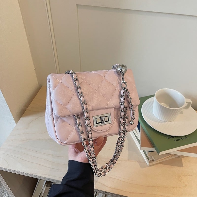 Geantă quilted cu lanț inspirată de Chanel pentru femei, mini geantă de umăr crossbody, senzație de lux, versatilă și la modă