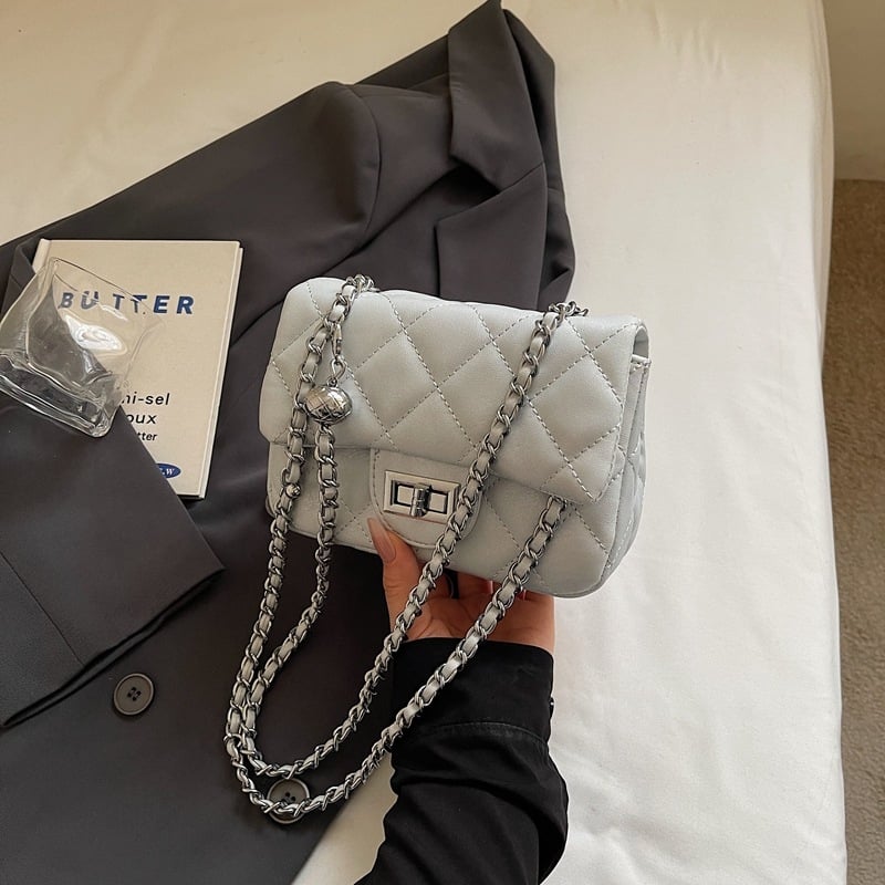 Geantă quilted cu lanț inspirată de Chanel pentru femei, mini geantă de umăr crossbody, senzație de lux, versatilă și la modă