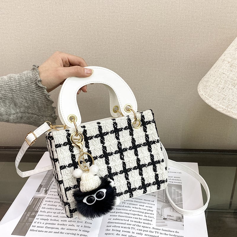 Geantă cu design de nișă, primăvara 2025, geantă de umăr și crossbody pentru femei
