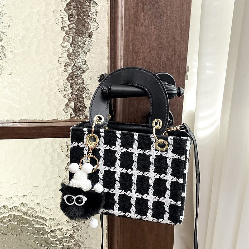 Geantă cu design de nișă, primăvara 2025, geantă de umăr și crossbody pentru femei