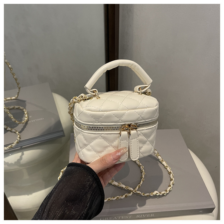 Geantă de damă 2025 cu broderie, capacitate mare, model quilted în diamant, curea/lanț pentru umăr